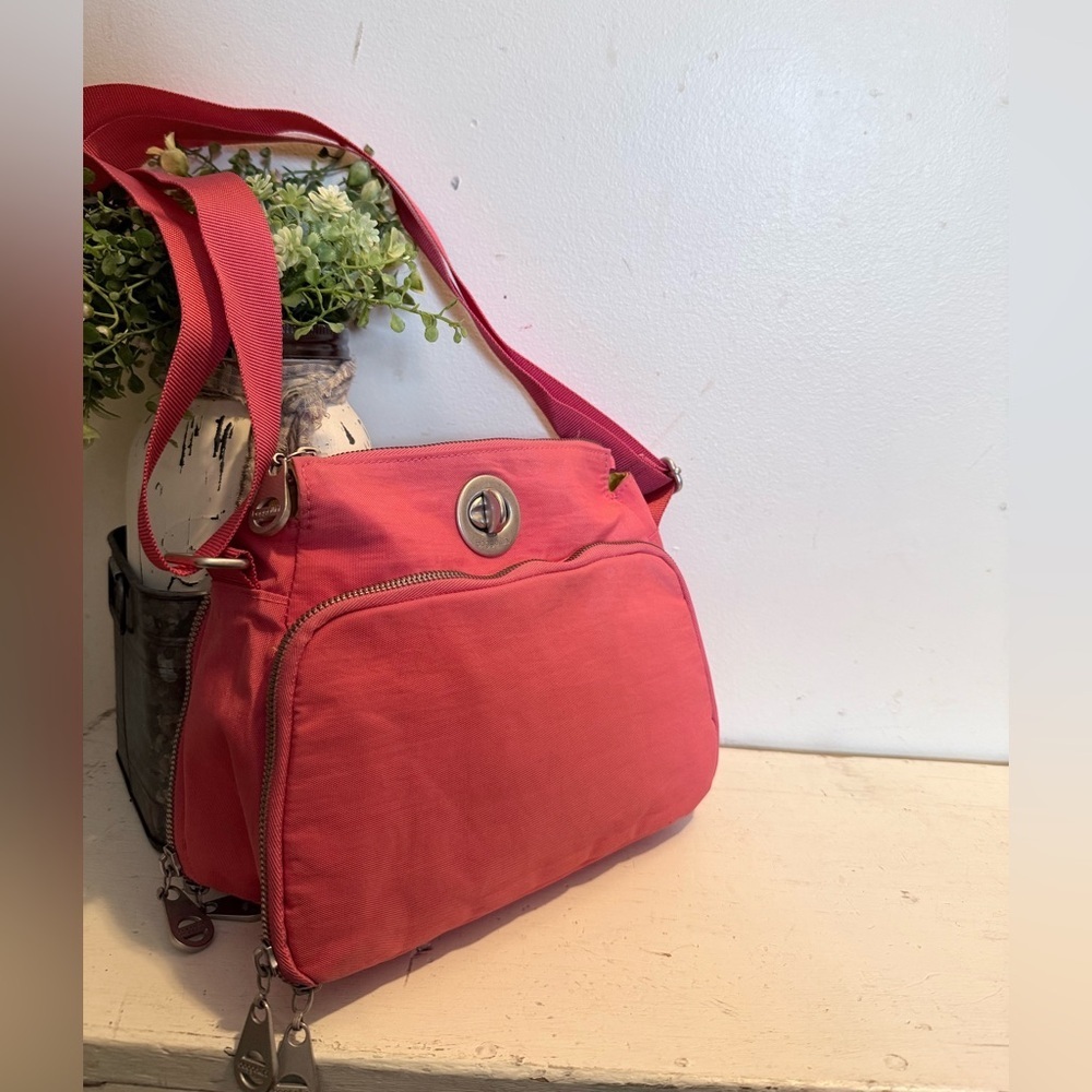 BAGGALLINI TURN LOCK Pink Crossbody Great For Travel EUC
